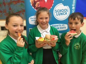 School children eating a healthy lunch